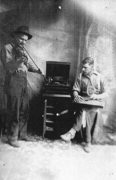 Tiedosto:Hermanni ja Kalle Kaattari.jpg