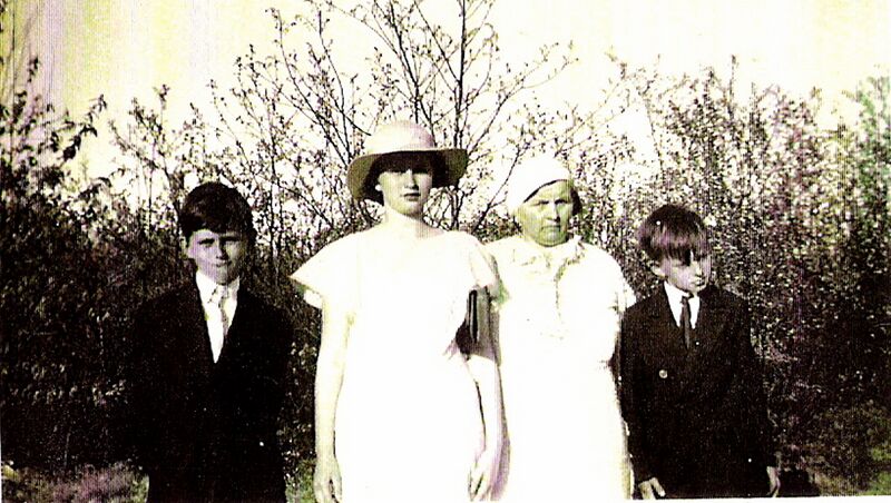 Tiedosto:Helmi Greijer ja lapset.jpeg