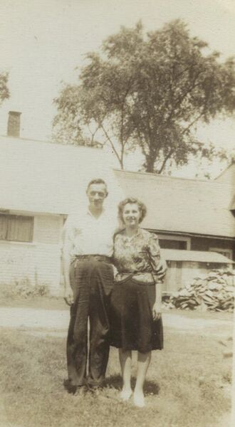 Tiedosto:Sulo ja Taimi Halmekangas, sisarukset.jpeg