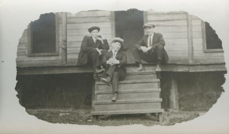 Tiedosto:Ryhmäkuva Amerikassa, oik. Matti Jämsä.jpg